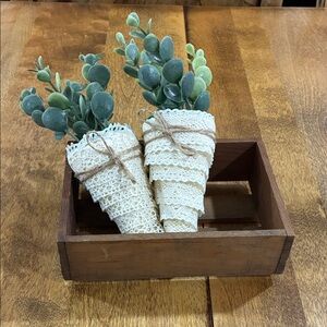 🔥Lace Farmhouses Carrot Set with Faux Greenery